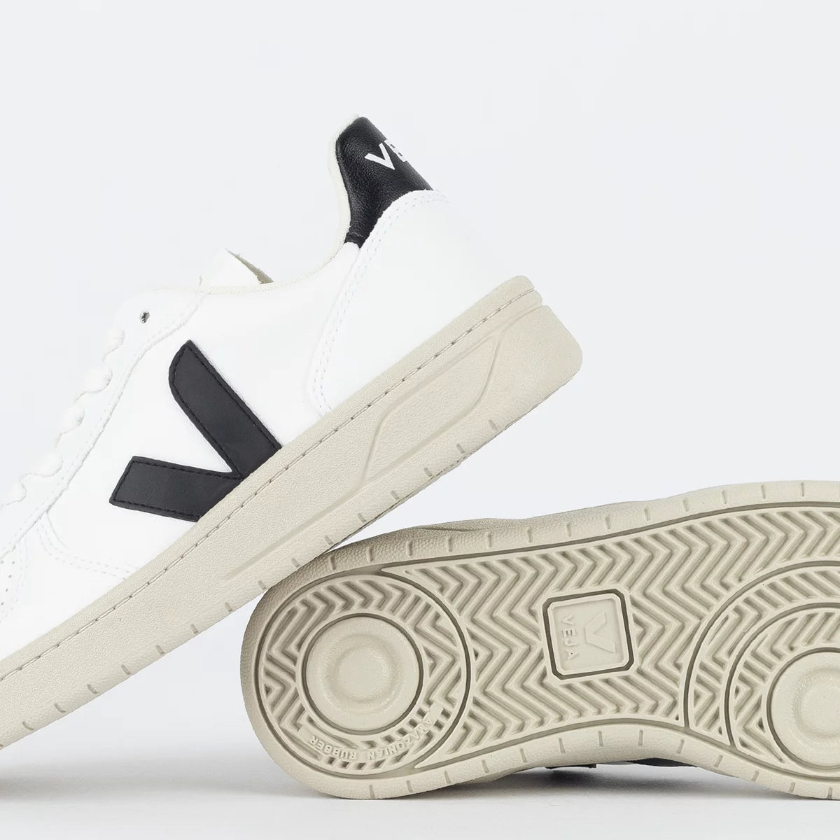 VEJA V-10 CWL WHITE BLACK