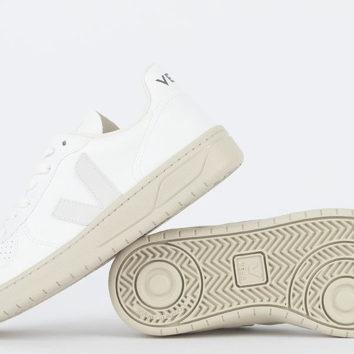 VEJA V-10 CWL FULL WHITE